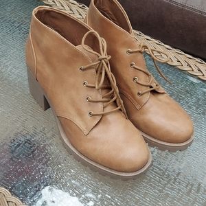 Women's Boots, Size 9, 3" heel.